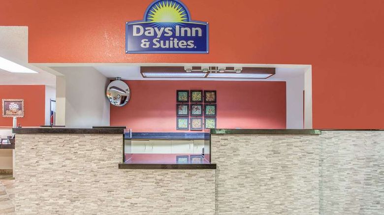 <b>Days Inn & Suites Mt Pleasant Lobby</b>. Images powered by <a href="https://iceportal.shijigroup.com/" title="IcePortal" target="_blank">IcePortal</a>.