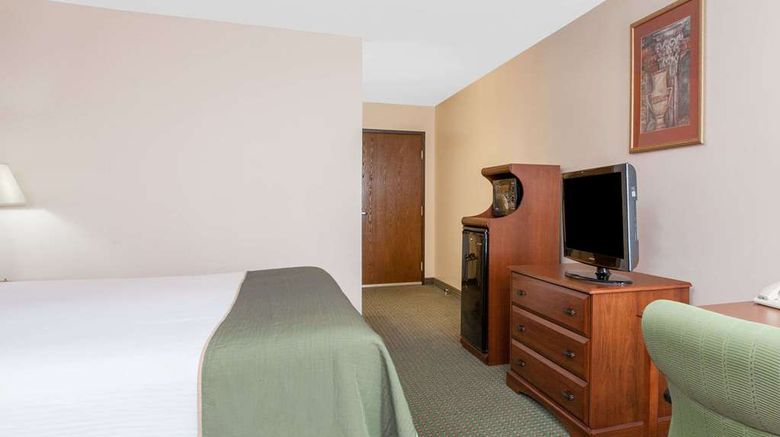 <b>Days Inn & Suites Mt Pleasant Room</b>. Images powered by <a href="https://iceportal.shijigroup.com/" title="IcePortal" target="_blank">IcePortal</a>.