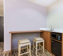 Microtel Inn & Suites by Wyndham Cadiz Room