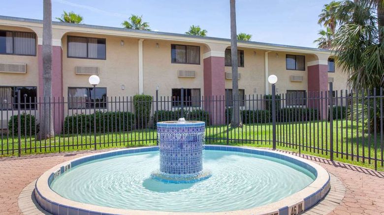 <b>Ramada Davenport Orlando South Pool</b>. Images powered by <a href="https://iceportal.shijigroup.com/" title="IcePortal" target="_blank">IcePortal</a>.