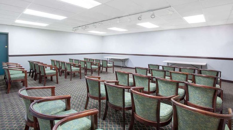 <b>Ramada Davenport Orlando South Meeting</b>. Images powered by <a href="https://iceportal.shijigroup.com/" title="IcePortal" target="_blank">IcePortal</a>.
