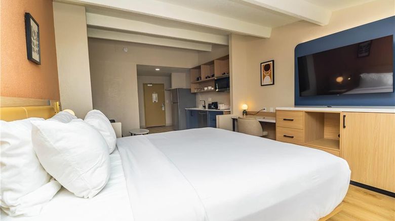 <b>Ramada Davenport Orlando South Room</b>. Images powered by <a href="https://iceportal.shijigroup.com/" title="IcePortal" target="_blank">IcePortal</a>.