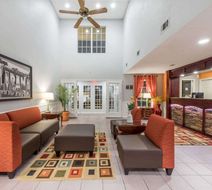 Super 8 Alexander City Lobby