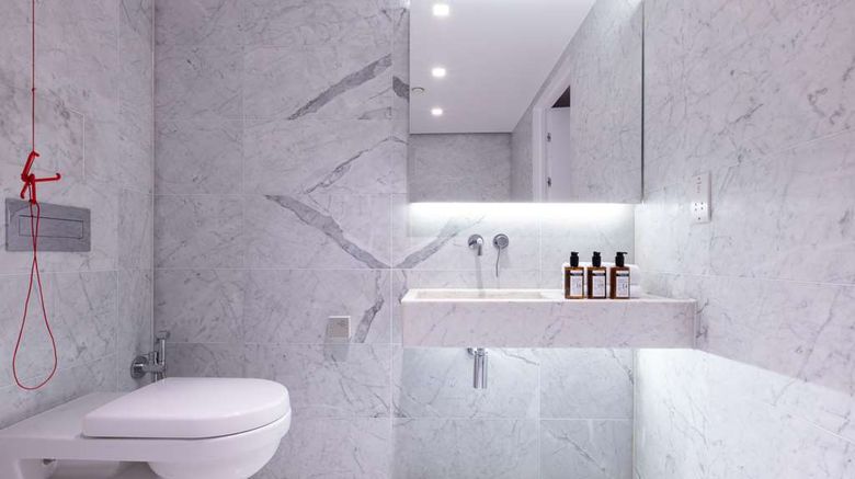 <b>La Suite West Hyde Park Room</b>. Images powered by <a href="https://iceportal.shijigroup.com/" title="IcePortal" target="_blank">IcePortal</a>.