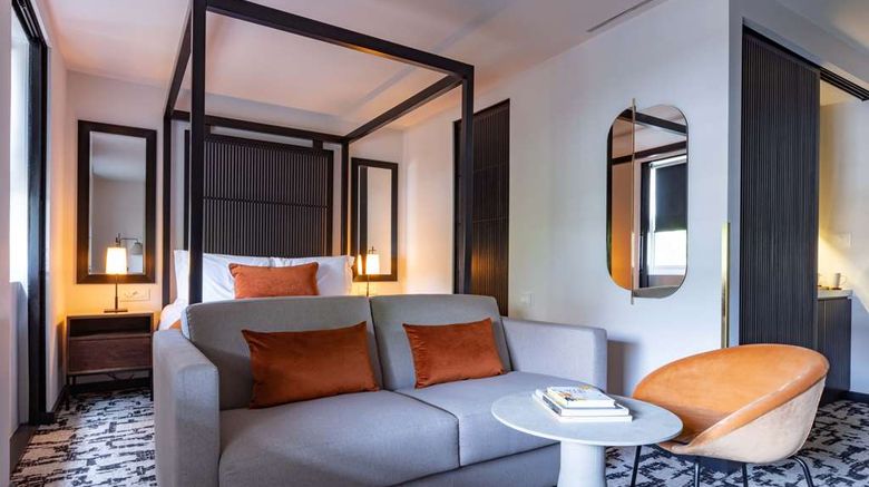 <b>La Suite West Hyde Park Suite</b>. Images powered by <a href="https://iceportal.shijigroup.com/" title="IcePortal" target="_blank">IcePortal</a>.