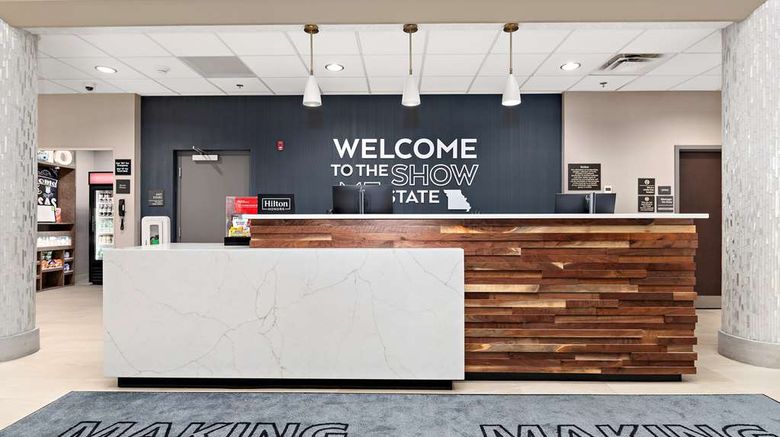 <b>Hampton Inn Downtown Financial District Lobby</b>. Images powered by <a href="https://iceportal.shijigroup.com/" title="IcePortal" target="_blank">IcePortal</a>.