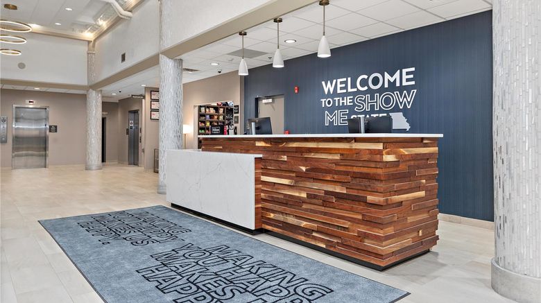<b>Hampton Inn Downtown Financial District Lobby</b>. Images powered by <a href="https://iceportal.shijigroup.com/" title="IcePortal" target="_blank">IcePortal</a>.
