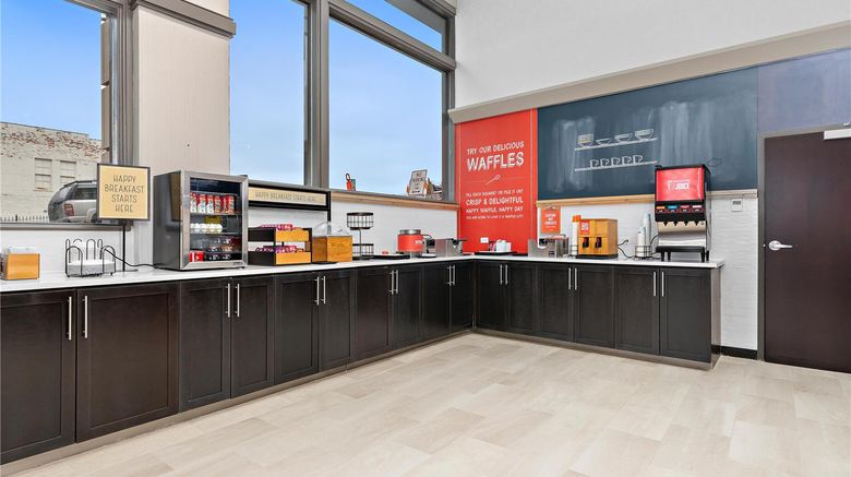 <b>Hampton Inn Downtown Financial District Restaurant</b>. Images powered by <a href="https://iceportal.shijigroup.com/" title="IcePortal" target="_blank">IcePortal</a>.
