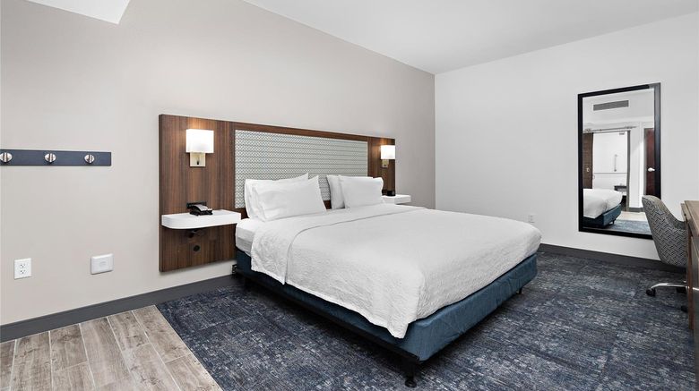 <b>Hampton Inn Downtown Financial District Room</b>. Images powered by <a href="https://iceportal.shijigroup.com/" title="IcePortal" target="_blank">IcePortal</a>.