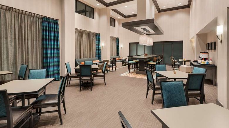 <b>Hampton Inn & Suites West Des Moines/SW Lobby</b>. Images powered by <a href="https://iceportal.shijigroup.com/" title="IcePortal" target="_blank">IcePortal</a>.