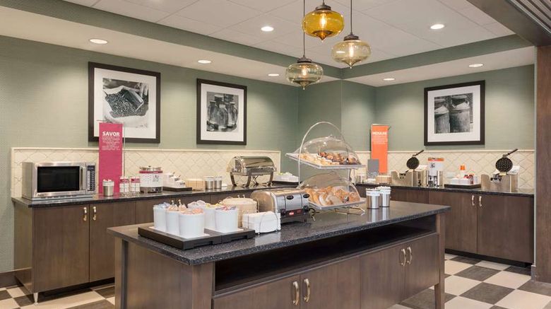 <b>Hampton Inn & Suites West Des Moines/SW Restaurant</b>. Images powered by <a href="https://iceportal.shijigroup.com/" title="IcePortal" target="_blank">IcePortal</a>.
