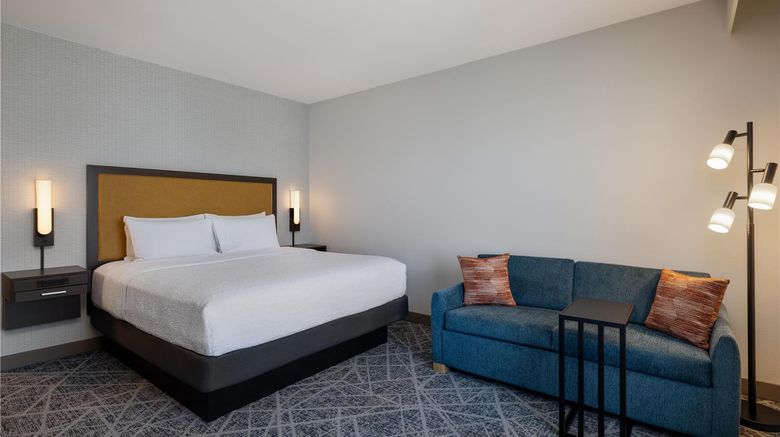 <b>Hampton Inn & Suites West Des Moines/SW Room</b>. Images powered by <a href="https://iceportal.shijigroup.com/" title="IcePortal" target="_blank">IcePortal</a>.
