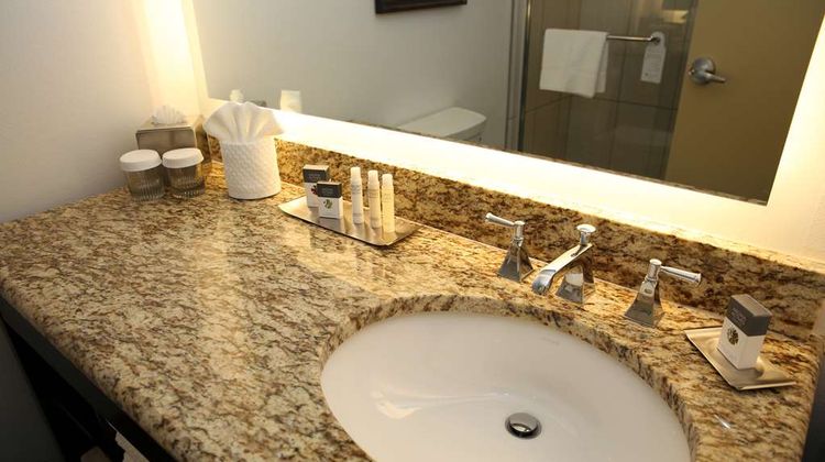 DoubleTree Suites by Hilton McAllen Room