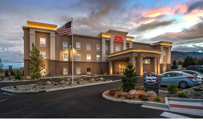 Hampton Inn & Suites Reno West Exterior