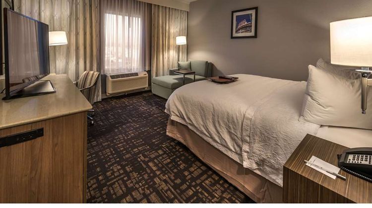 Hampton Inn & Suites Reno West Room