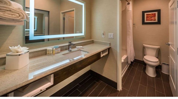 Hampton Inn & Suites Reno West Room