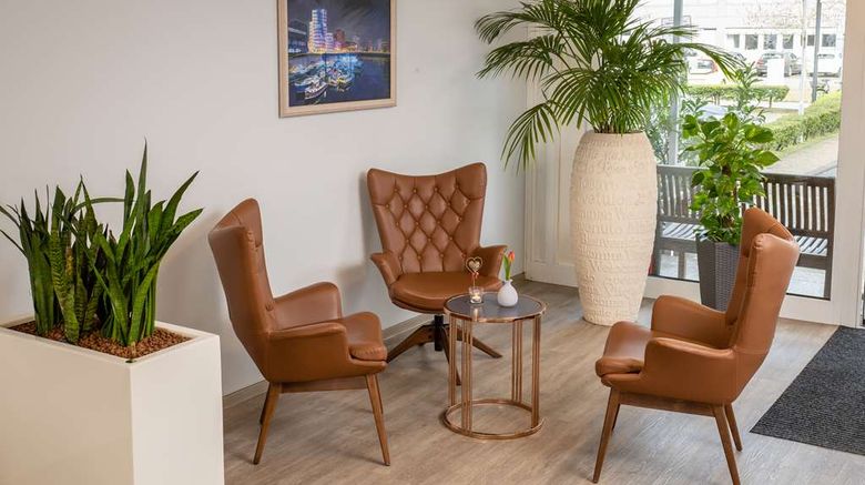 <b>Best Western Comfort Business Hotel Lobby</b>. Images powered by <a href="https://iceportal.shijigroup.com/" title="IcePortal" target="_blank">IcePortal</a>.