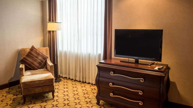 Eastin Grand Hotel Saigon Room