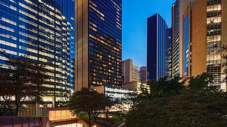 Hilton Garden Inn Downtown Dallas Exterior