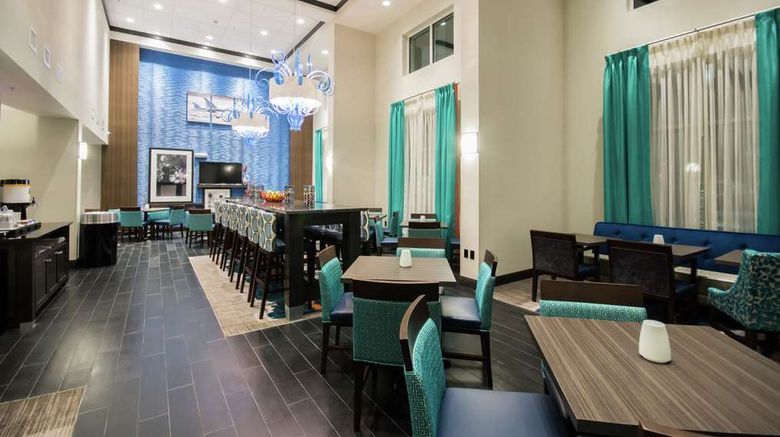 <b>Hampton Inn & Suites Orlando at SeaWorld Lobby</b>. Images powered by <a href="https://iceportal.shijigroup.com/" title="IcePortal" target="_blank">IcePortal</a>.