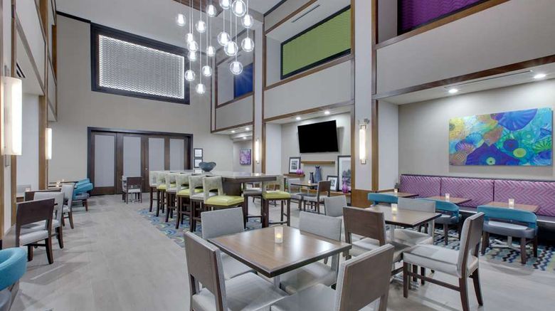 <b>Hampton Inn & Suites Tyler-South Restaurant</b>. Images powered by <a href="https://iceportal.shijigroup.com/" title="IcePortal" target="_blank">IcePortal</a>.