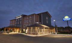 Days Inn and Suites Lindsay