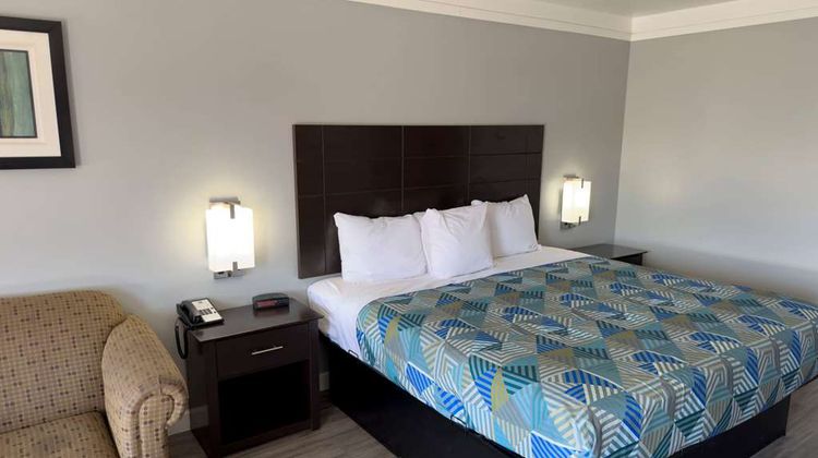 Days Inn Gonzales Room