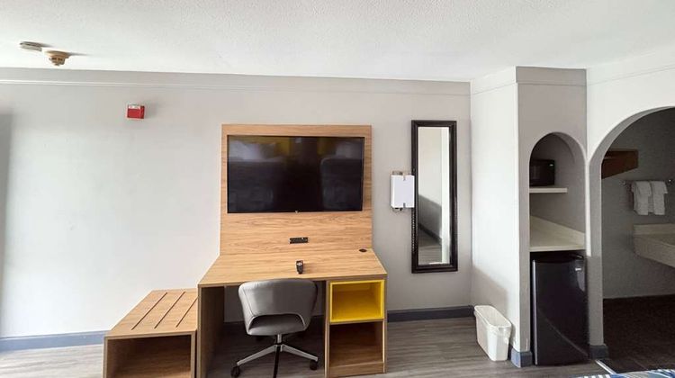 Days Inn Gonzales Room