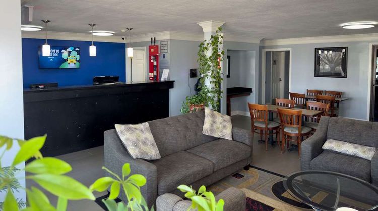 Days Inn Gonzales Lobby