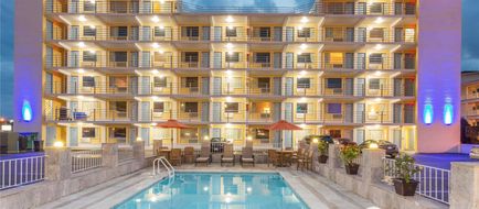 Howard Johnson near the Beach Exterior