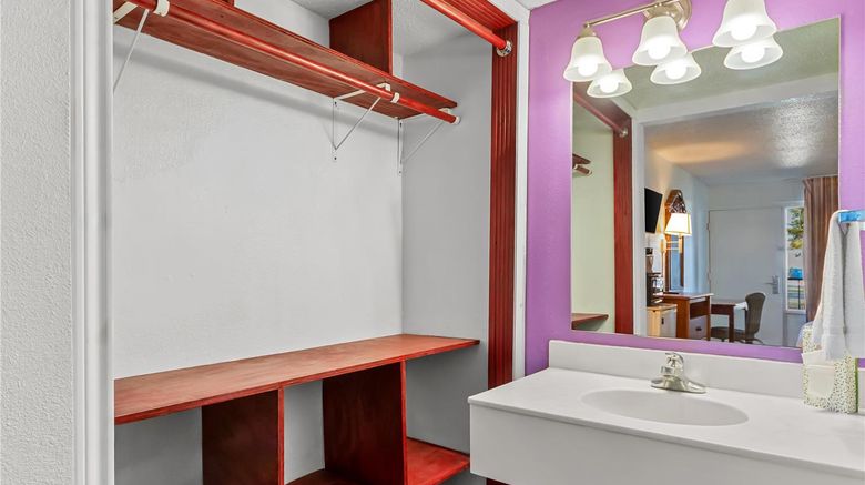 <b>Knights Inn San Antonio near AT&T Center Room</b>. Images powered by <a href="https://iceportal.shijigroup.com/" title="IcePortal" target="_blank">IcePortal</a>.