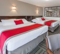 Ramada Plaza Leon Room
