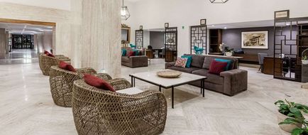 Ramada Plaza Leon Lobby