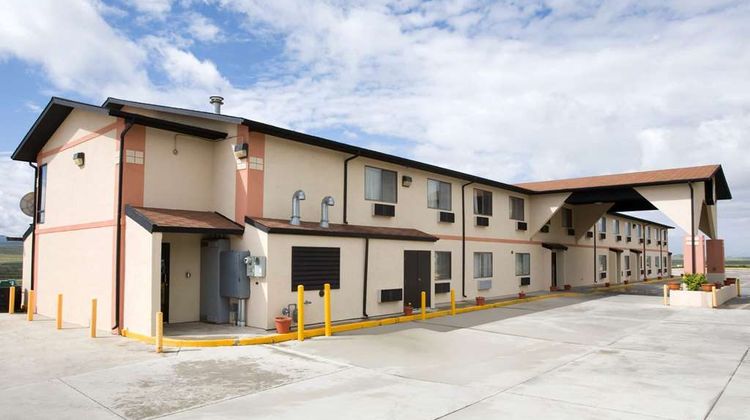 Super 8 Rawlins Exterior