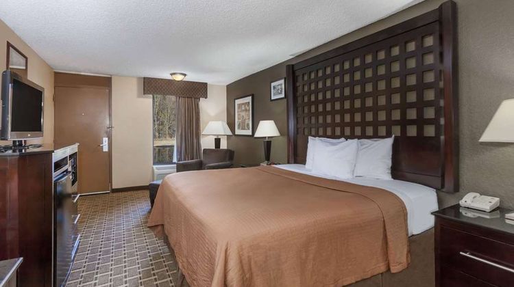 Super 8 Atoka Room