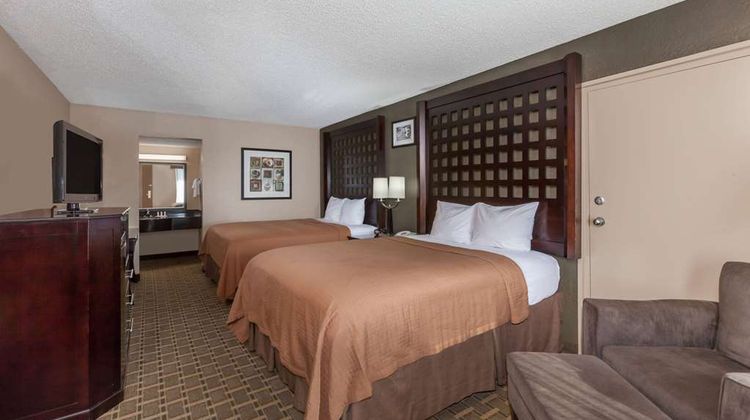 Super 8 Atoka Room