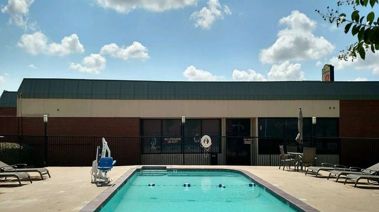 Super 8 Atoka Pool
