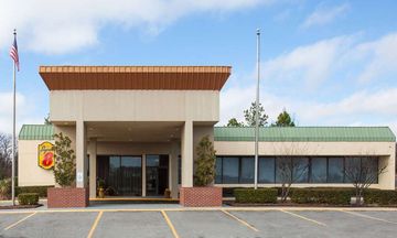 Super 8 Atoka