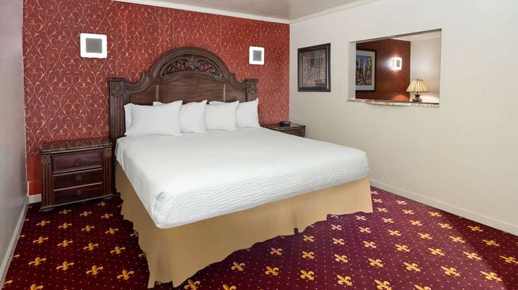 Travelodge Manhasset Suite