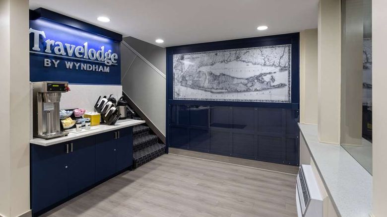 <b>Travelodge Manhasset Lobby</b>. Images powered by <a href="https://iceportal.shijigroup.com/" title="IcePortal" target="_blank">IcePortal</a>.