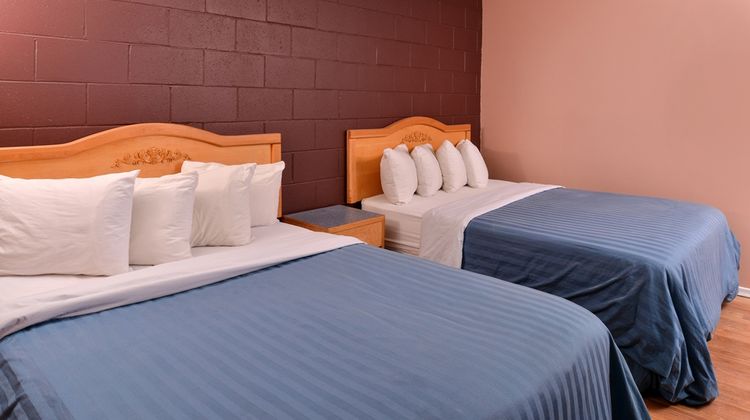 Canadas Best Value Inn & Suites Suite