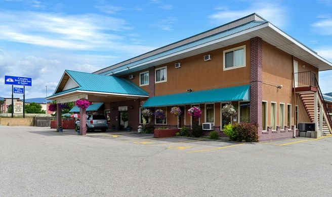 Canadas Best Value Inn & Suites Exterior