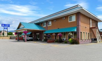 Canadas Best Value Inn & Suites