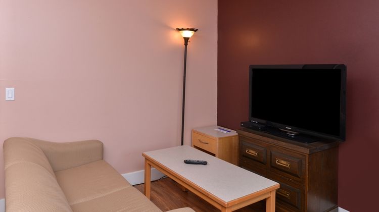 Canadas Best Value Inn & Suites Suite