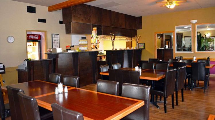 Canadas Best Value Inn & Suites Restaurant