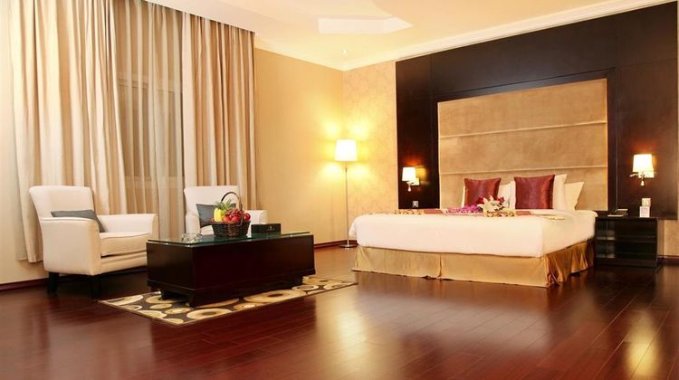 Veloran Hotel Room