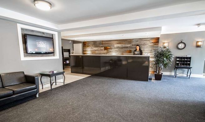 Hotel Faubourg Montreal Lobby