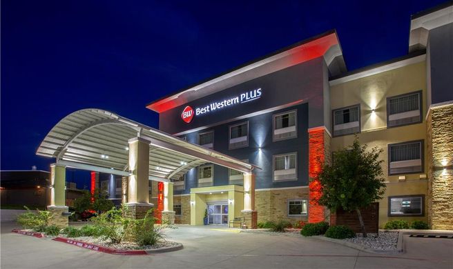 Best Western Plus Lampasas Inn & Suites Exterior