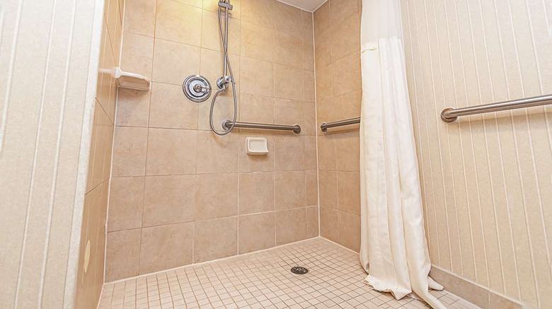 <b>DoubleTree by Hilton Lafayette Room</b>. Images powered by <a href="https://iceportal.shijigroup.com/" title="IcePortal" target="_blank">IcePortal</a>.