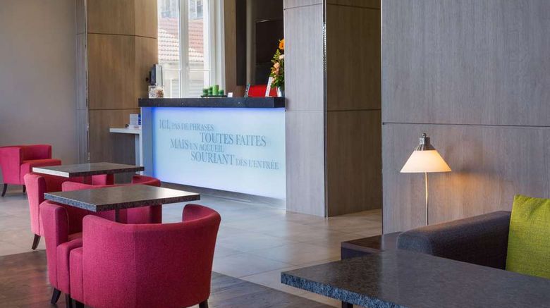<b>Best Western Seine West Hotel Lobby</b>. Images powered by <a href="https://iceportal.shijigroup.com/" title="IcePortal" target="_blank">IcePortal</a>.